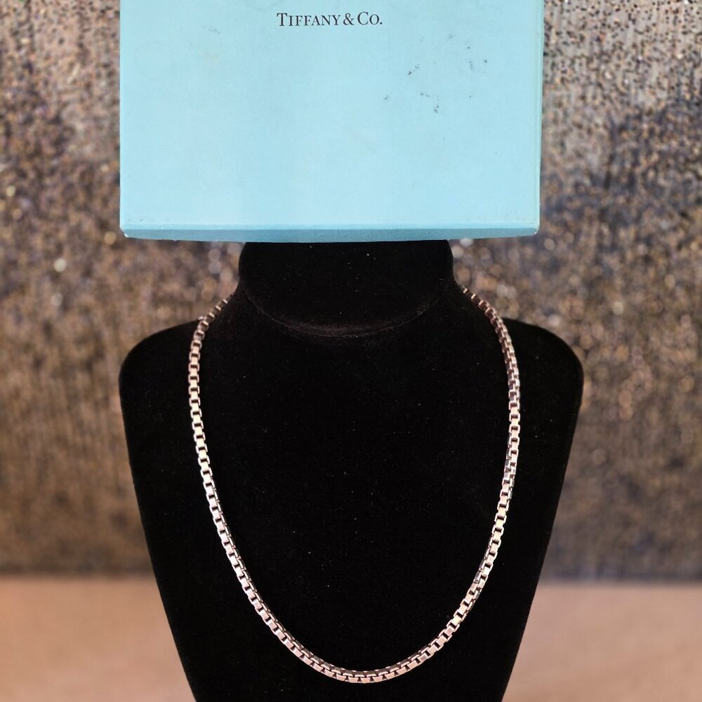 TIFFANY & CO. Venetian Box Chain Necklace